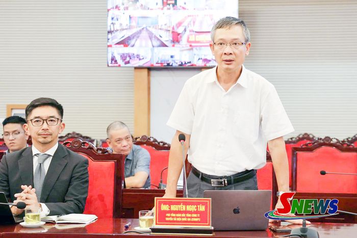 Ông Nguyễn Ngọc Tân, Phó Tổng Giám đốc Tổng Công ty truyền tải điện Quốc gia phát biểu tại cuộc làm việc. 