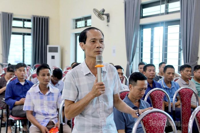 Cử tri xã Xuân Vân phát biểu ý kiến tại hội nghị. Ảnh: Thùy Lê