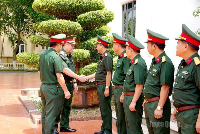 Đại tướng Nguyễn Trọng Nghĩa, Chủ nhiệm Tổng cục Chính trị Quân đội nhân dân Việt Nam gặp gỡ Thủ trưởng cơ quan Bộ CHQS tỉnh.
