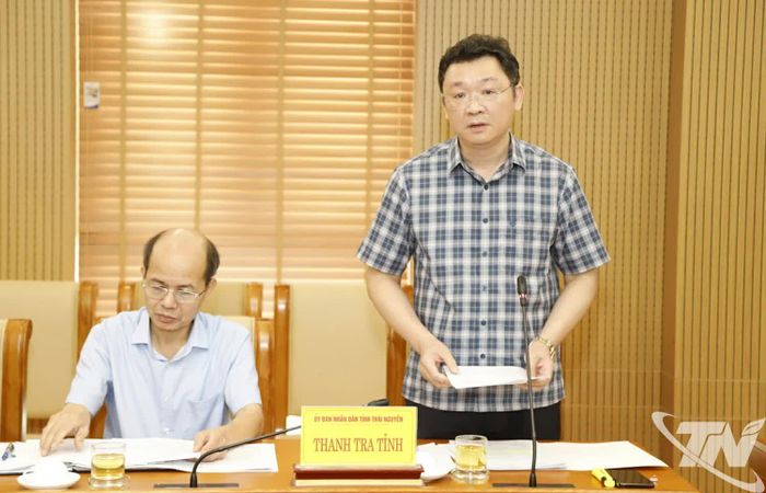 Lãnh đạo Thanh tra tỉnh báo cáo tổ chức và hoạt động của cơ quan thanh tra trong thực hiện mô hình chính quyền địa phương hai cấp.
