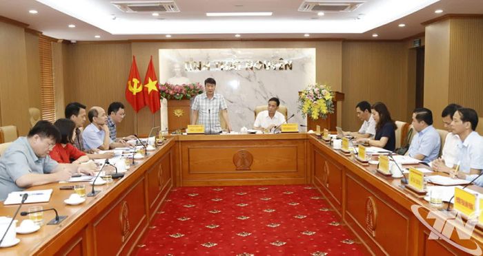 Quang cảnh buổi làm việc.