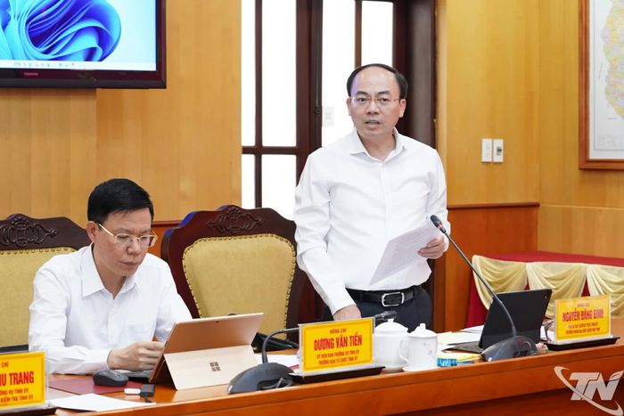 Đồng chí Nguyễn Đăng Bình, Phó Bí thư Thường trực Tỉnh ủy, Trưởng Đoàn đại biểu Quốc hội tỉnh, phát biểu tại Hội nghị.