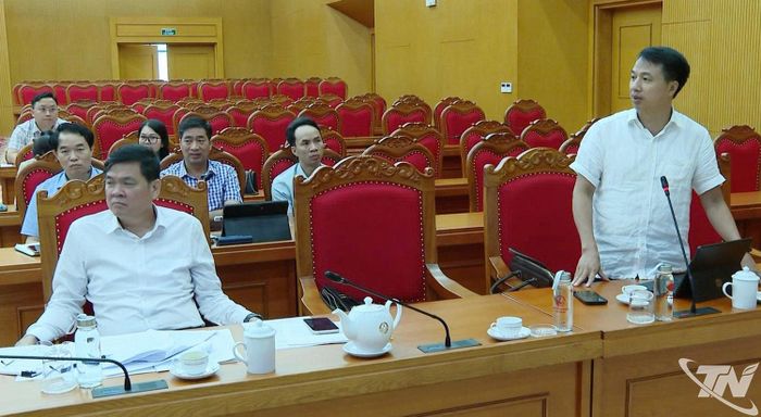 Các đại biểu trao đổi về công tác chuẩn bị cho Hội nghị đối thoại.