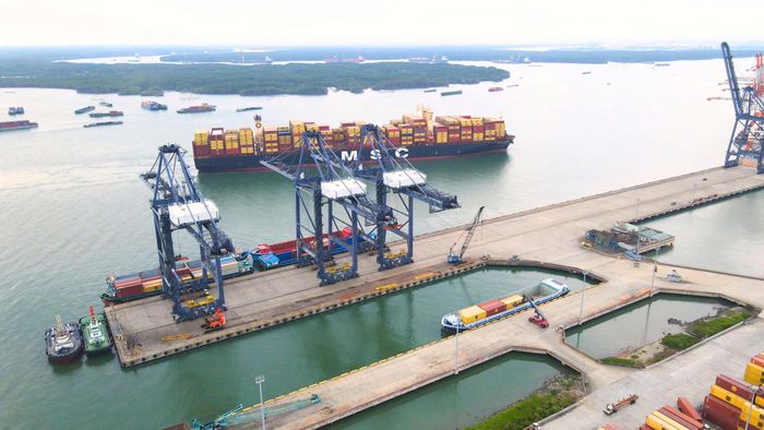 Tàu lớn của hãng MSC cập cảng SSIT làm hàng.