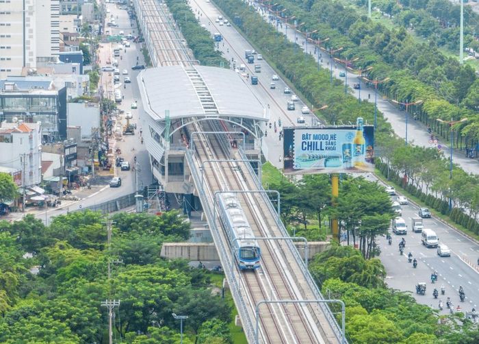 Tuyến metro Bến Thành - Suối Tiên đã hoạt động ổn định với lượng khách đông.