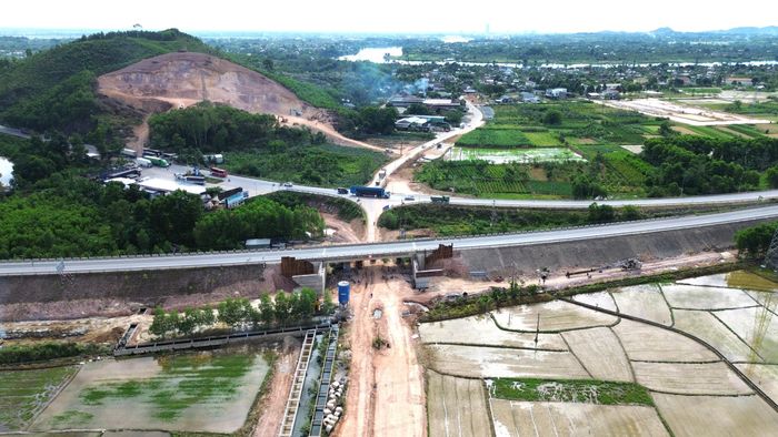 Chủ đầu tư xin điều chỉnh thiết kế nút giao 300 tỷ đồng trên cao tốc Cam Lộ - La Sơn qua TP Huế.