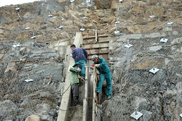 Nhà thầu đang tập trung thi công các hạng mục cuối cùng để đưa dự án về đích. Ảnh: Ngọc Hùng.