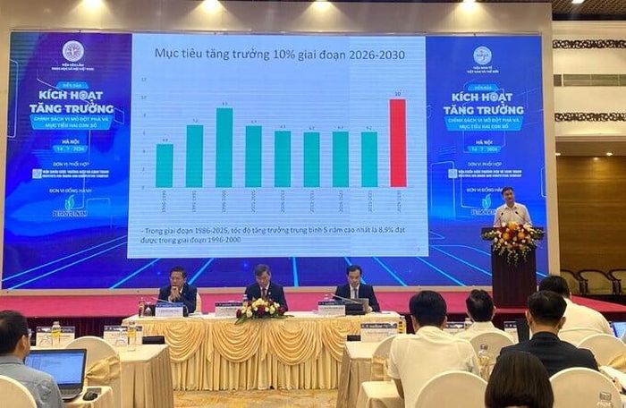 Ông Phạm Anh Tuấn, Phó viện trưởng Viện Kinh tế Việt Nam và Thế giới.