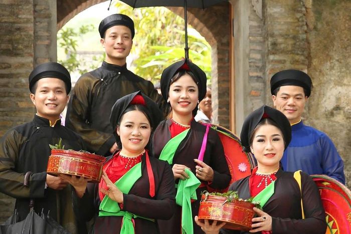 Các liền anh, liền chị xuất hiện nhiều trong các cuộc thi, liên hoan văn nghệ, từ các chương trình hội làng đến sự kiện văn hóa lớn của tỉnh...