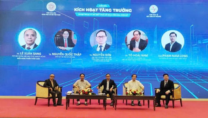 Các đại biểu tham gia thảo luận, trao đổi