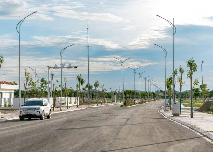 Hệ thống đường sá gọn gàng, bài bản hòa quyện với sắc xanh ngập tràn.