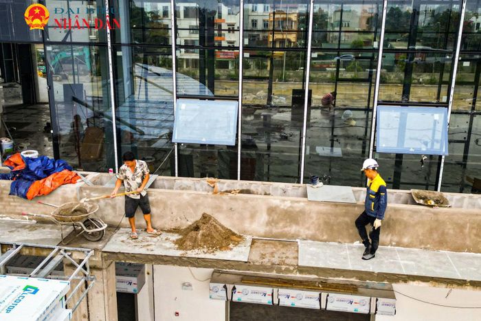 Được biết, công trình gồm 4 tầng (3 tầng nổi, 1 tầng hầm), trong đó tầng hầm rộng 5.000m2
