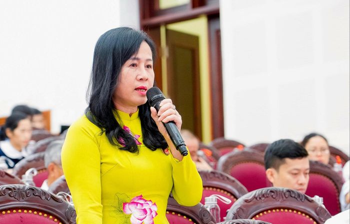 Đại biểu Lục Thị Liên phát biểu tại Tổ 1