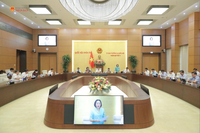 Quang cảnh phiên họp