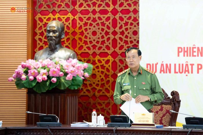 Chủ nhiệm Ủy ban Quốc phòng, An ninh và Đối ngoại, Thượng tướng Lê Tấn Tới phát biểu