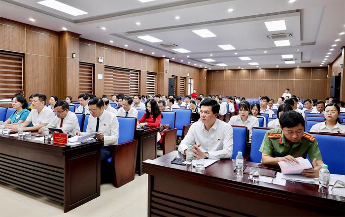Các đại biểu tham dự phiên thảo luận Tổ 3
