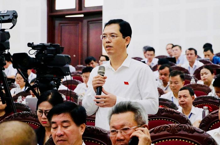 Giám đốc Sở Tài chính Trịnh Thanh Hải phát biểu tại phiên chất vấn và trả lời chất vấn