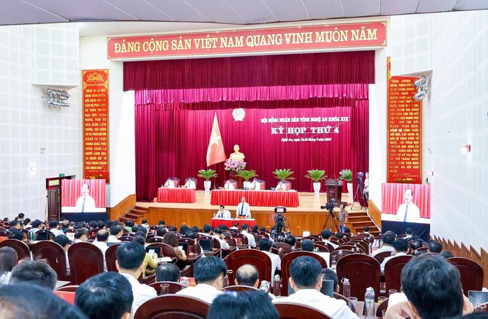 Quang cảnh phiên chất vấn và trả lời chất vấn