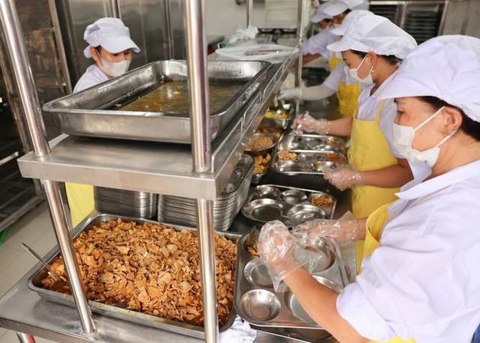 Hà Nội kiểm tra về công tác tổ chức bữa ăn bán trú năm học 2025 - 2026 đối với các 16 đơn vị cung cấp nguyên liệu vào bếp ăn trường học (Ảnh minh họa)