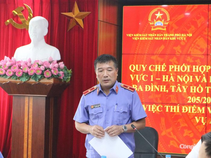 Đồng chí Đỗ Dương Toàn - Phó Viện trưởng Viện KSND thành phố Hà Nội phát biểu, chỉ đạo tại hội nghị.
