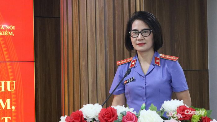 Đồng chí Nguyễn Thị Lan Hương - Viện trưởng Viện KSND khu vực 1 phát biểu tại hội nghị.