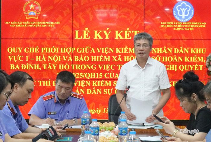 Đồng chí Vũ Đức Thuật - Phó Giám đốc BHXH thành phố Hà Nội phát biểu tại hội nghị.