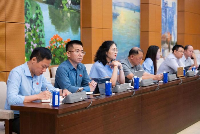 Các đại biểu tham dự phiên họp