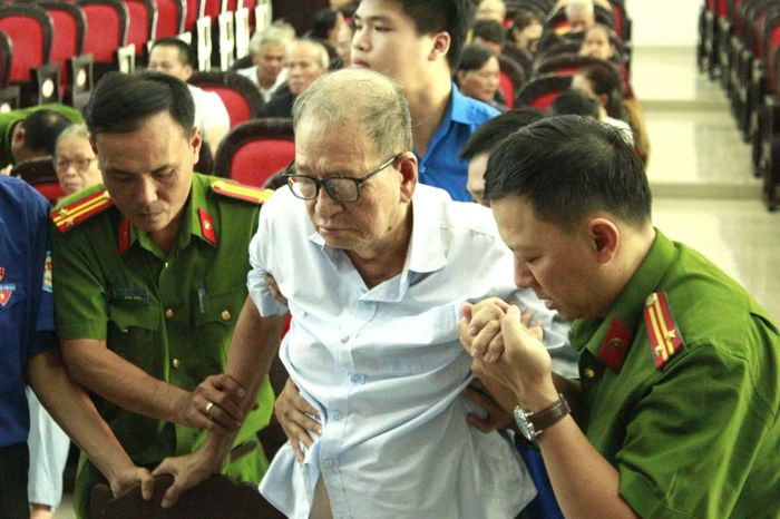 Nhiều thân nhân liệt sĩ cảm kích trước sự hỗ trợ, giúp đỡ tận tình của CBCS Công an tại các điểm thu nhận mẫu sinh phẩm ADN.