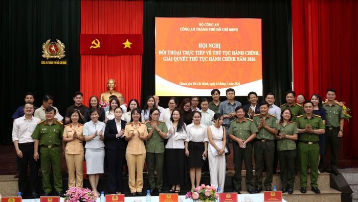Các đại biểu, cá nhân, tổ chức, doanh nghiệp tại hội nghị.