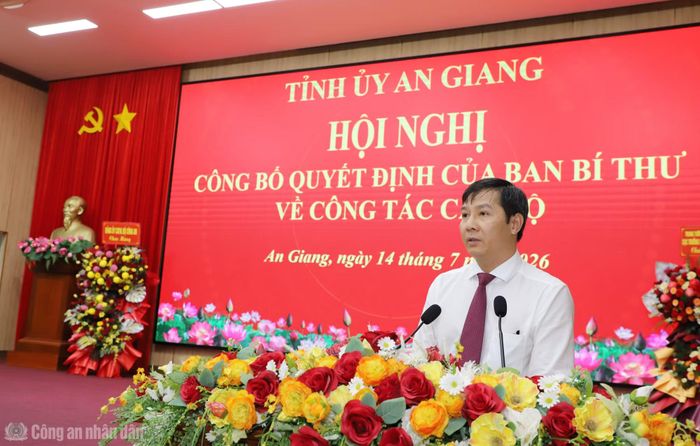 Đồng chí Nguyễn Thành Tâm, Phó trưởng Ban Tổ chức Trung ương phát biểu tại hội nghị.