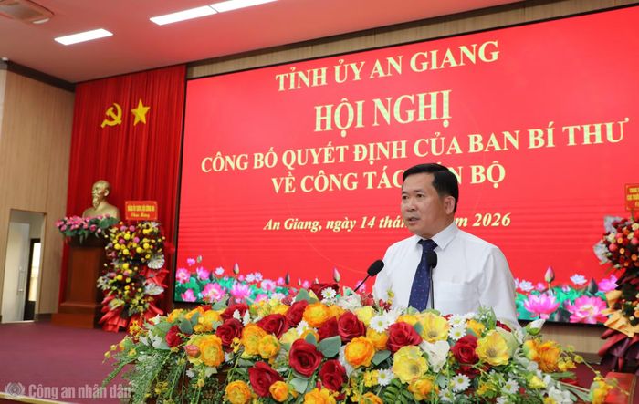 Đồng chí Đinh Văn Nơi phát biểu nhận nhiệm vụ.