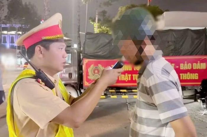 Người đàn ông có nồng độ cồn vượt hơn gấp đôi mức vi phạm cao nhất.