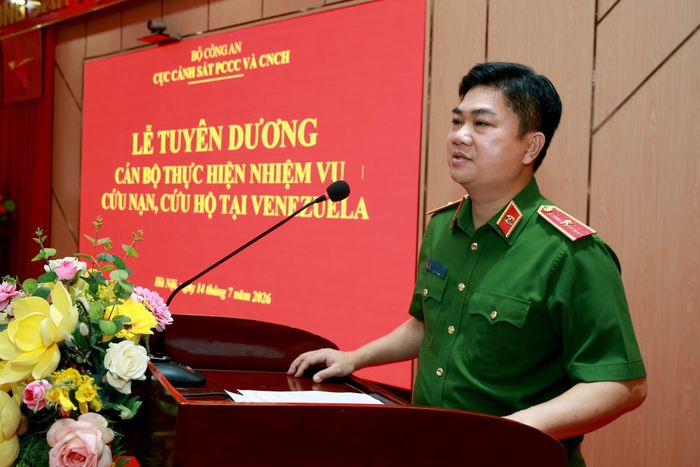 Thiếu tướng Dương Đức Hải, Cục trưởng Cục Cảnh sát PCCC và CNCH phát biểu tại lễ tuyên dương.