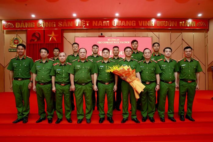 Các đại biểu dự buổi lễ tuyên dương.