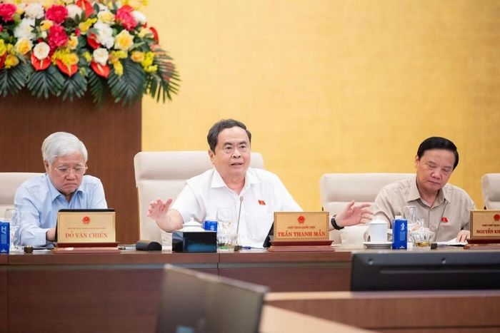 Chủ tịch Quốc hội Trần Thanh Mẫn: cần xây dựng văn hóa tuân thủ chuyển trọng tâm giáo dục từ hình phạt, chế tài xử lý vi phạm sang đạo đức văn hóa thượng tôn pháp luật ngay từ bậc mầm non, tiểu học.