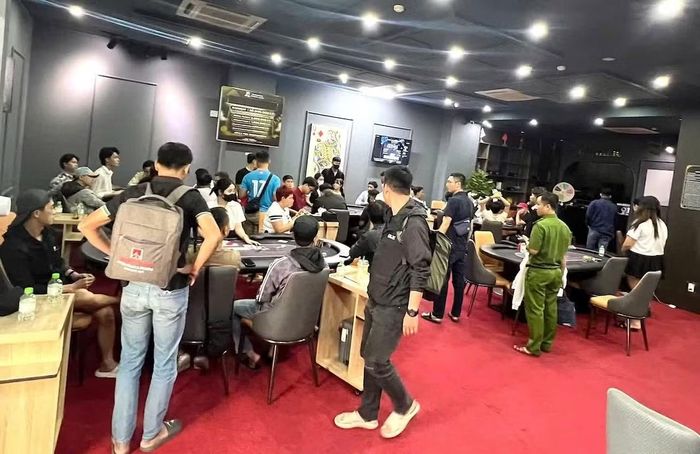 Công an Đà Nẵng đột kích, bắt quả tang hoạt động cờ bạc trá hình dưới hình thức thi đấu Poker tại một khách sạn tháng 3/2026.