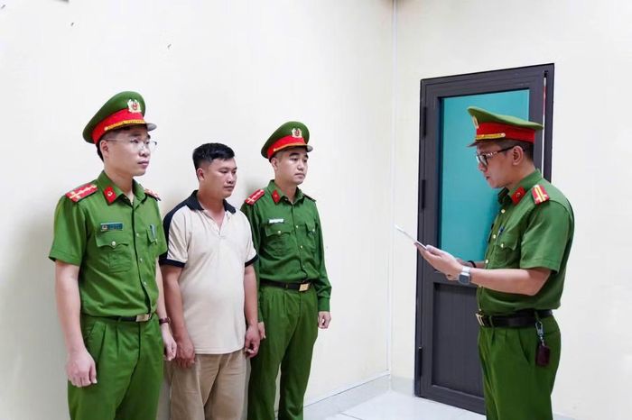 Đọc lệnh khởi tố bị can Nguyễn Văn Hưng.