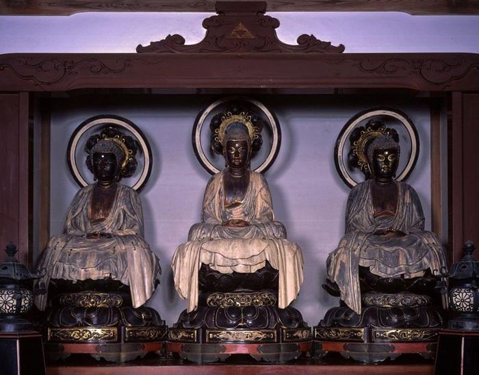 Từ trái sang phải: Đức Phật A Di Đà, Đức Phật Thích Ca Mâu Ni và Phật Di Lặc tại chùa Jōchiji. (Ảnh: Harada Hiroshi)