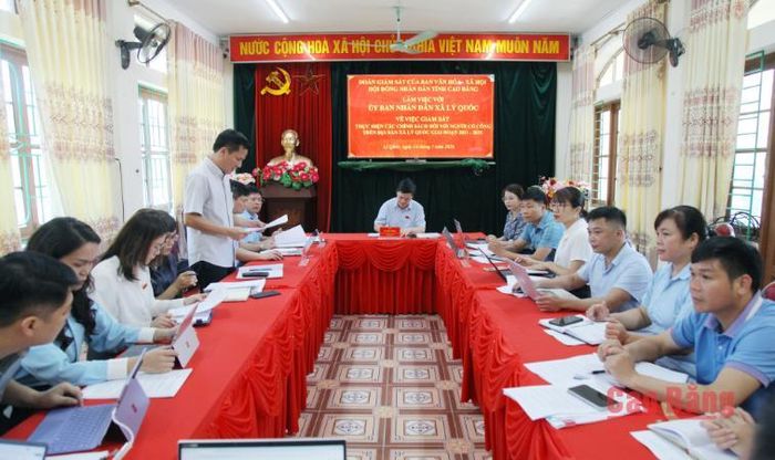 Đoàn giám sát Ban Văn hóa - Xã hội, HĐND tỉnh giám sát việc thực hiện chính sách người có công tạixã Lý Quốc.