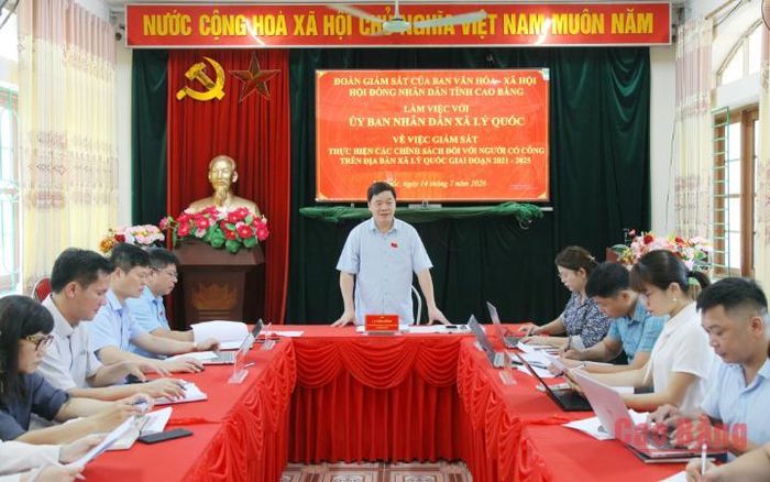 Đồng chí La Văn Hồng, Trưởng Ban Văn hóa - Xã hội, HĐND tỉnh phát biểu kết luận buổi giám sát.