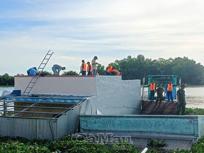 Vụ sạt lở bờ sông xảy ra vào sáng 24/6 trên địa bàn ấp Vĩnh Hiệp, xã Vĩnh Hòa, tỉnh An Giang. Ảnh: QUỐC CHINH