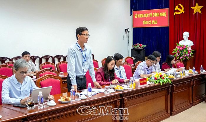 Ông Tiêu Quốc Khởi, Phó Chánh Văn phòng Sở Khoa học và Công nghệ, báo cáo kết quả thực hiện công tác cải cách hành chính, chuyển đổi số và giải quyết thủ tục hành chính của đơn vị trong năm 2026.