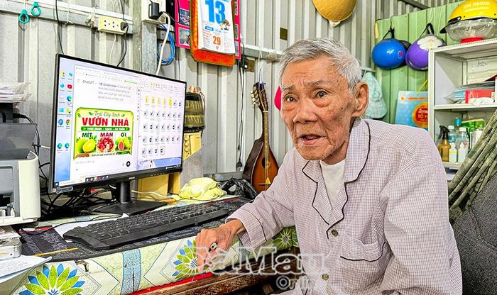  Ông Lê Phú Mỹ còn dùng ChatGPT để thiết kế bảng quảng cáo.