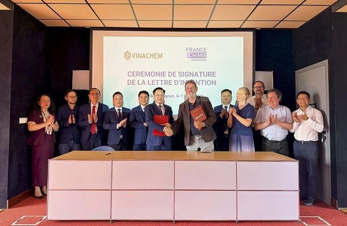 Đoàn Tập đoàn Hóa chất Việt Nam (Vinachem) làm việc với Hiệp hội Hóa chất vùng Normandie và ký kết Biên bản ghi nhớ hợp tác với France Chimie Normandie