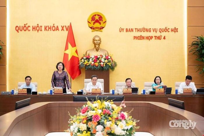 Phó Chủ tịch Quốc hội Nguyễn Thị Hồng điều hành phiên thảo luận sáng 14/7.