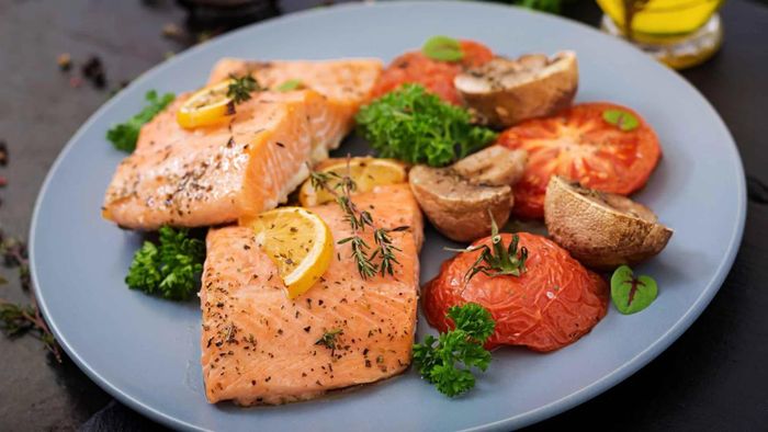 Cá hồi luôn nằm trong nhóm thực phẩm được các chuyên gia dinh dưỡng đánh giá cao