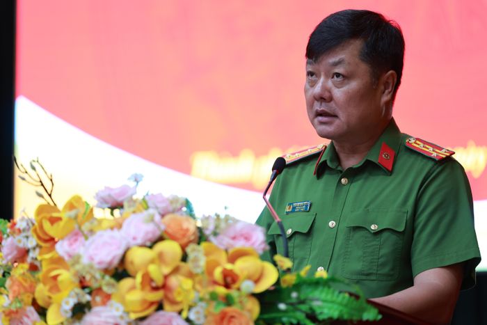 Đại tá Nguyễn Đình Dương, PGĐ CATP phát biểu khai mạc hội nghị