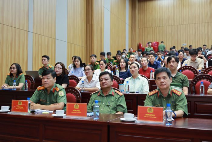 Đại diện các phòng nghiệp vụ, chức năng của CATP dự hội nghị