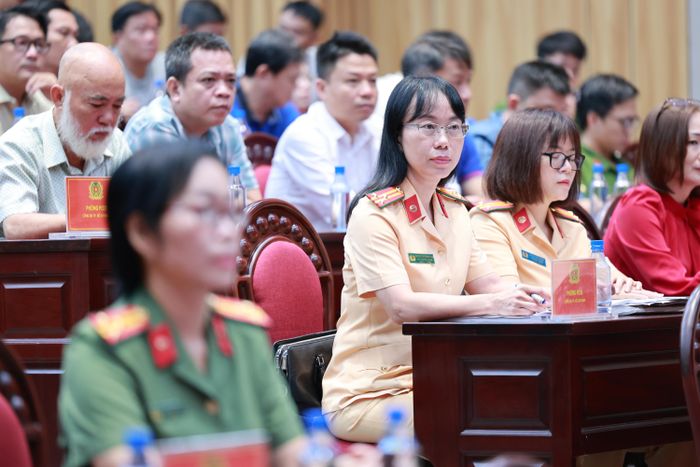 Buổi đối thoại được tổ chức nhằm thực hiện nghiêm túc quy định của Bộ Công an về việc lấy ý kiến góp ý của cơ quan, tổ chức và nhân dân