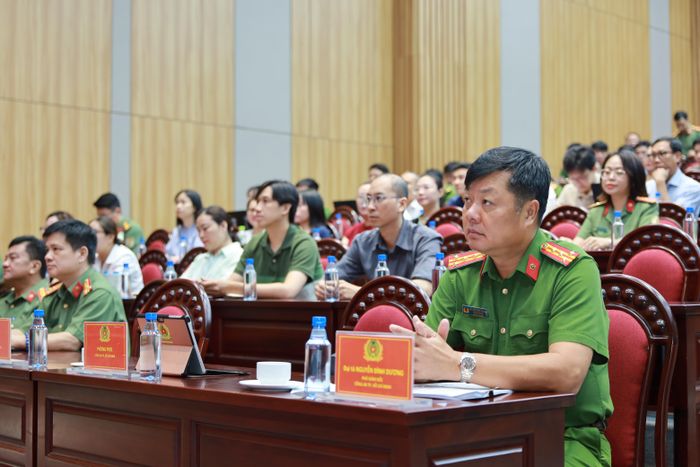 Đại tá Nguyễn Đình Dương, PGĐ Công an TPHCM chủ trì hội nghị